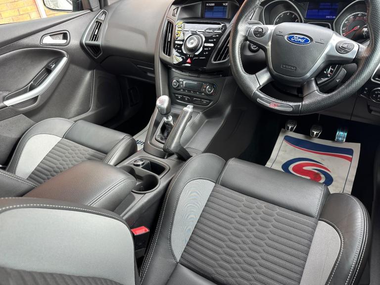 2013 Ford Focus 2.0T EcoBoost ST-2 Euro 5 (s/s) 5dr HATCHBACK Petrol Manual