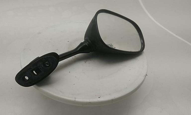 Suzuki Gsxr 600 K2 Right Mirror 2002-2002