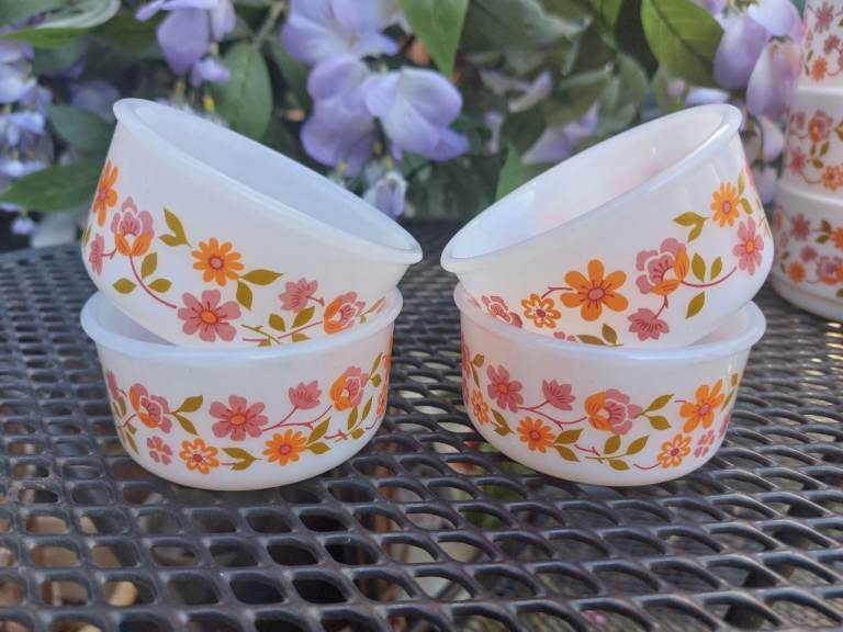 SET OF 4 VINTAGE PYREX ARCOPAL SCANIA ORANGE SOUFFLE DISHES 