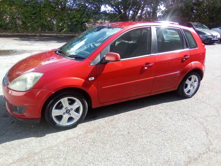 🌷LOVELY METALLIC RED FIESTA ZETEC🌷9 MTHS MOT