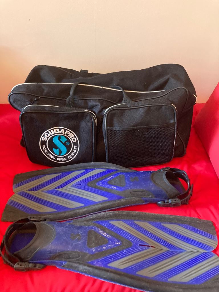 SCUBA DIVING EQUIPMENT SCUBAPRO 