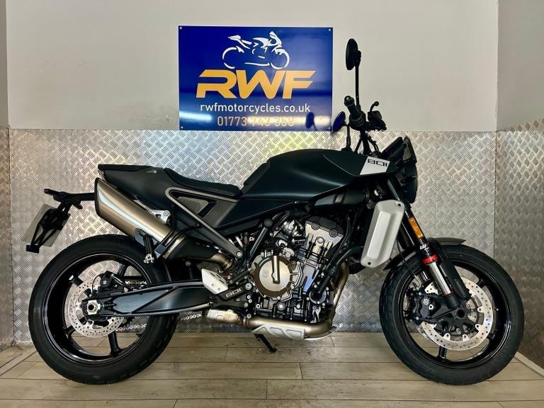 HUSQVARNA 801 SVARTPILEN 2025, ONLY 1 OWNER & 1,111 MILES!! SAVE £'S ON NEW