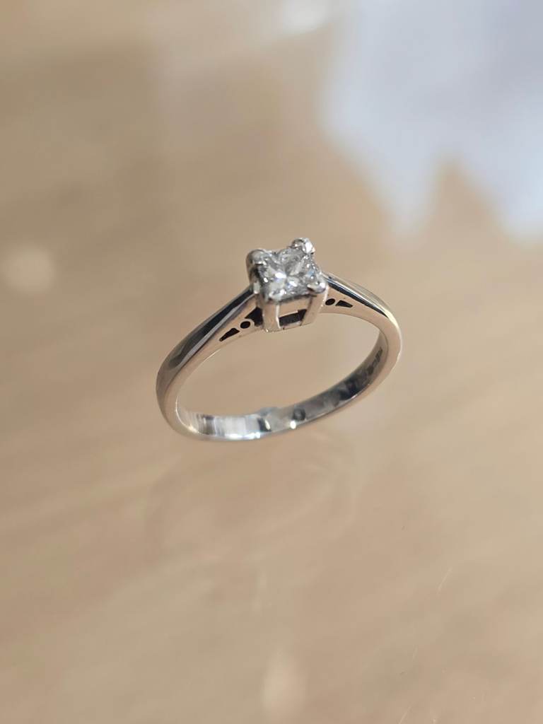 18CT WHITE GOLD 0.33PTS DIAMOND SOLITAIRE