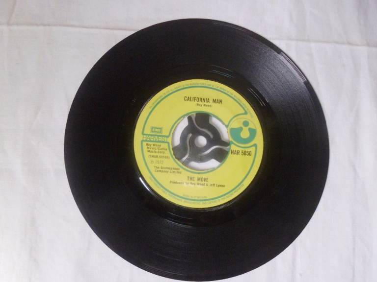 THE MOVE 'CALIFORNIA MAN' 7'' VINYL SINGLE ON HARVEST LABEL.