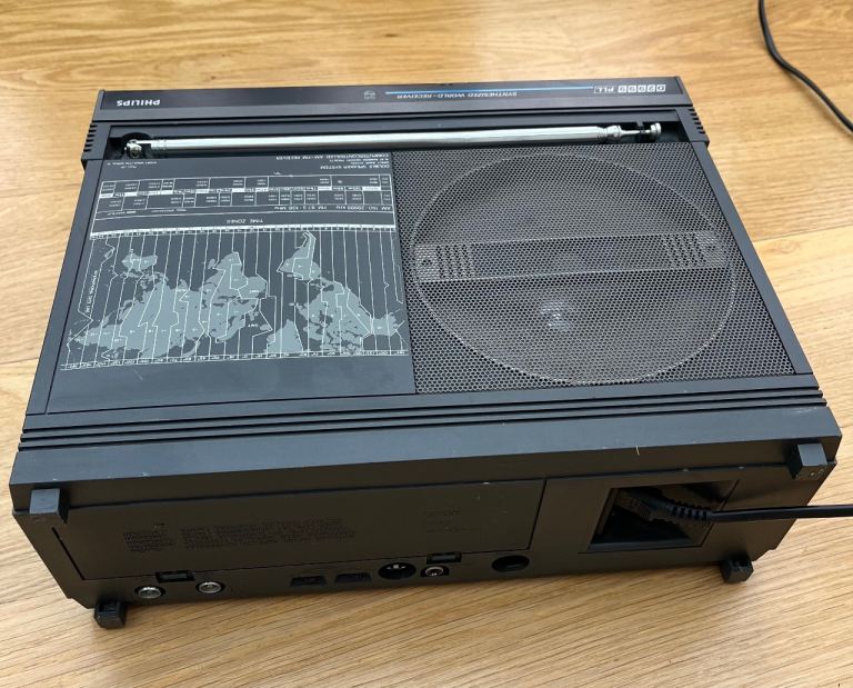 Phillips D2999 World receiver 