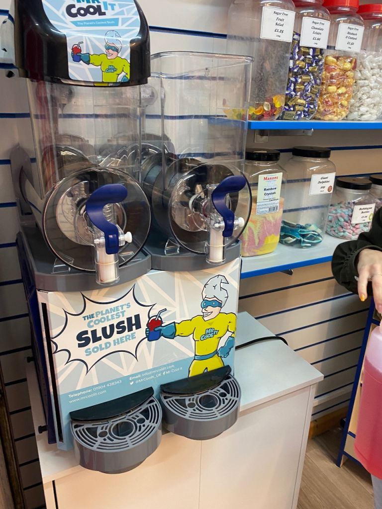 Slushy Machine Mr Cool Few years Old Hardly Used In Perfect Condition - Morley Leeds 