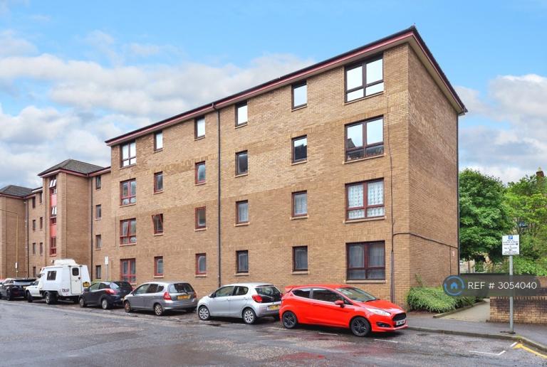 3 bedroom flat in Sienna Gardens, Edinburgh, EH9 (3 bed) (#3054040)