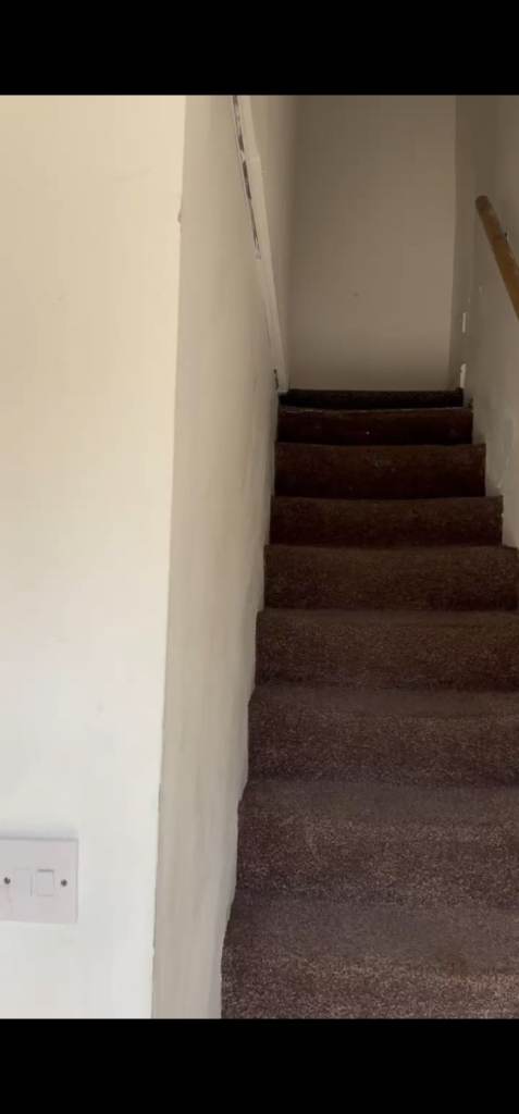 3 bedroom back to back house in bd5 to let