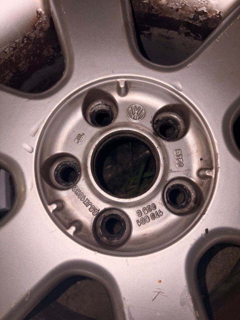 4 Volkswagen alloy rims 