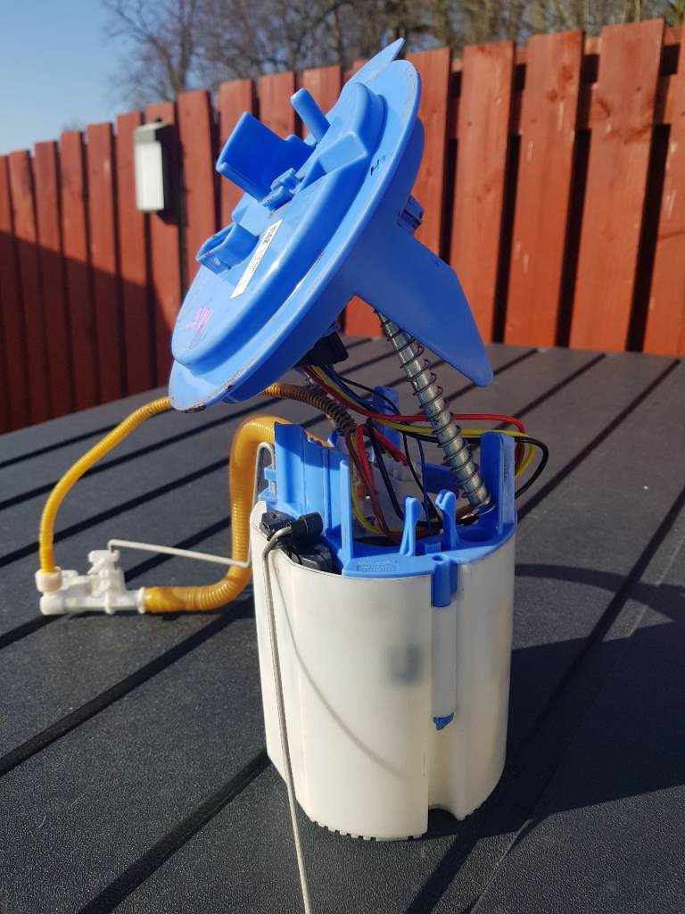 Mercedes C63 w204 Fuel Pump 