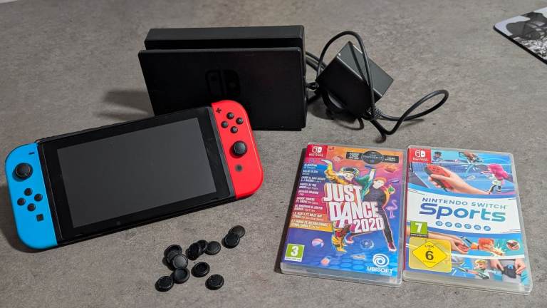 ​Nintendo Switch Console Bundle + 2 Games