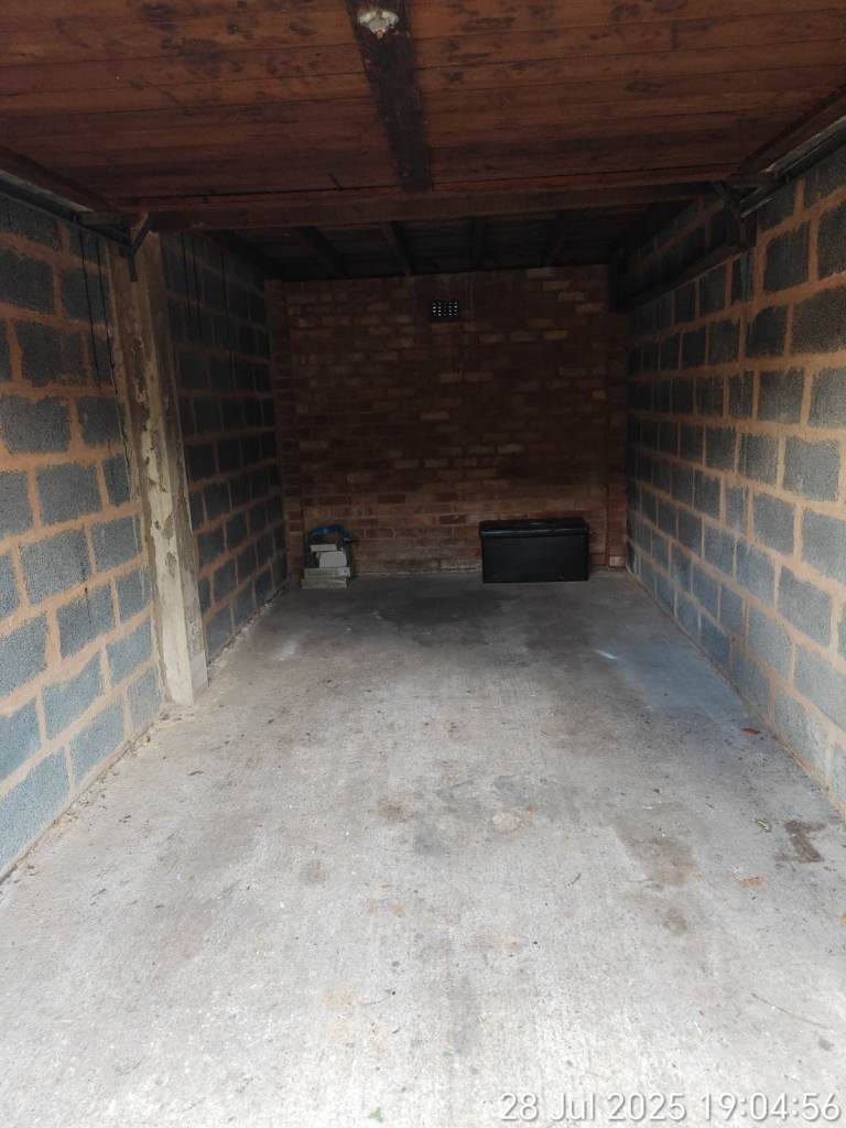 Garage to rent 