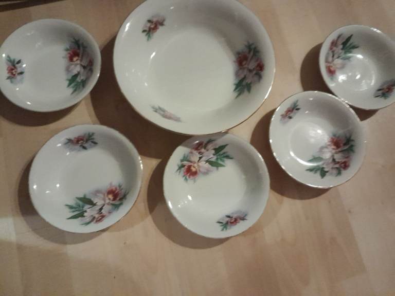 Set of 6 Floral Bowls - White with Gold Trim
