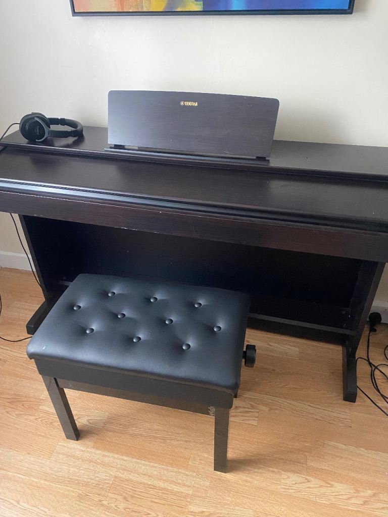 Yamaha Arius YDP-143 Digital Piano with Bench – Excellent Condition