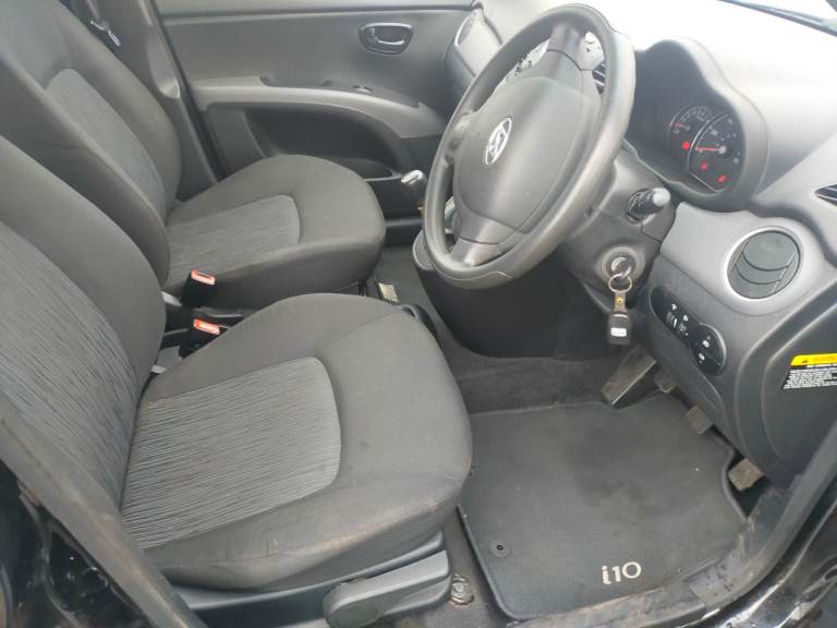 VERY CHEAP LOW MILEAGE I10 ONLY £29 YEARS TAX ULEZ COMPLIANT LOW INSURANCE MOT OCTOBER DOES 70 MPG 