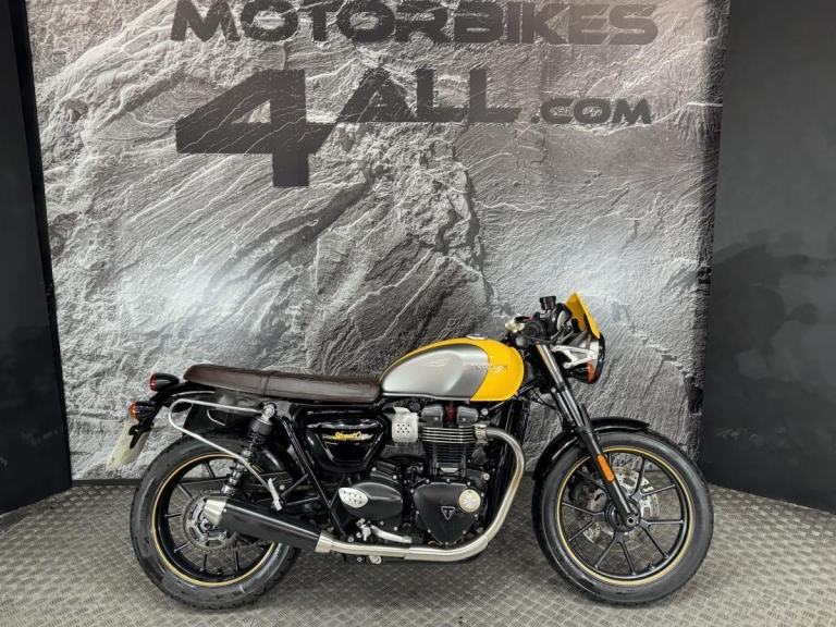 TRIUMPH STREET CUP 900  2017