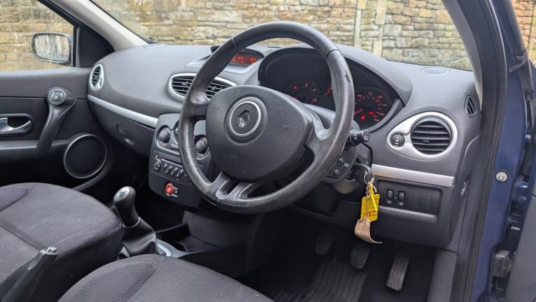2006 Renault Clio 1.5 dCi 86 Dynamique 5dr HATCHBACK Diesel Manual