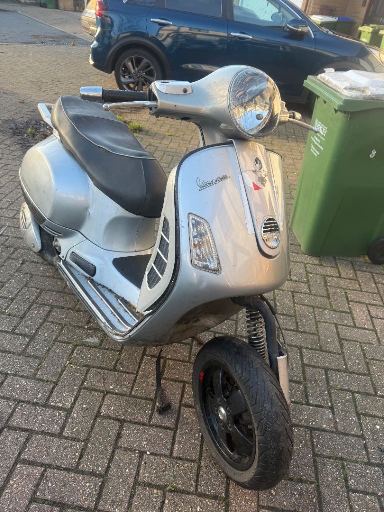 Vespa Gt125/Gts250 BREAKING ONLY !! 