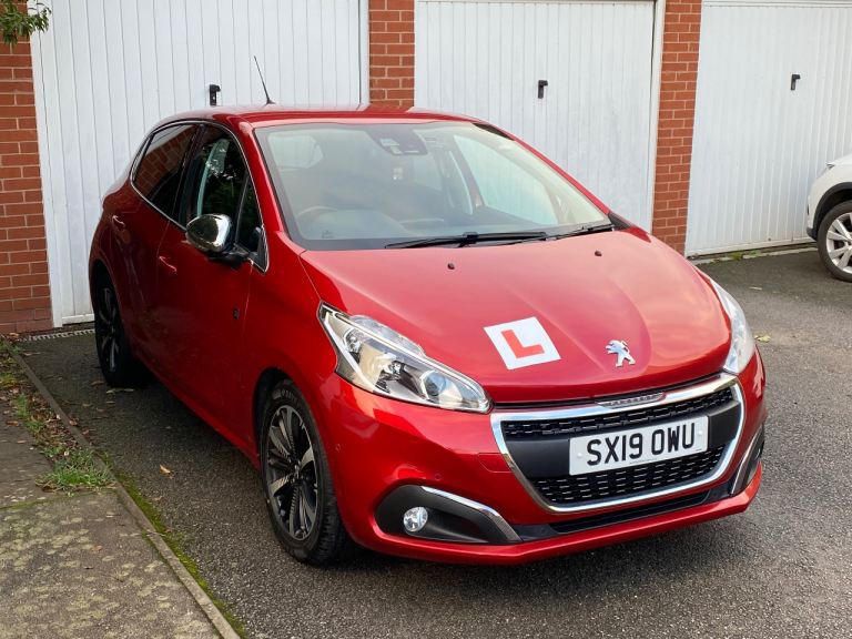 Dual control Peugeot, 208, Hatchback, 2019, Manual, 1499 (cc), 5 doors