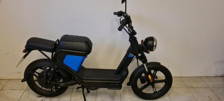 KEEWAY E-ZI MINI ELECTRIC MOPED