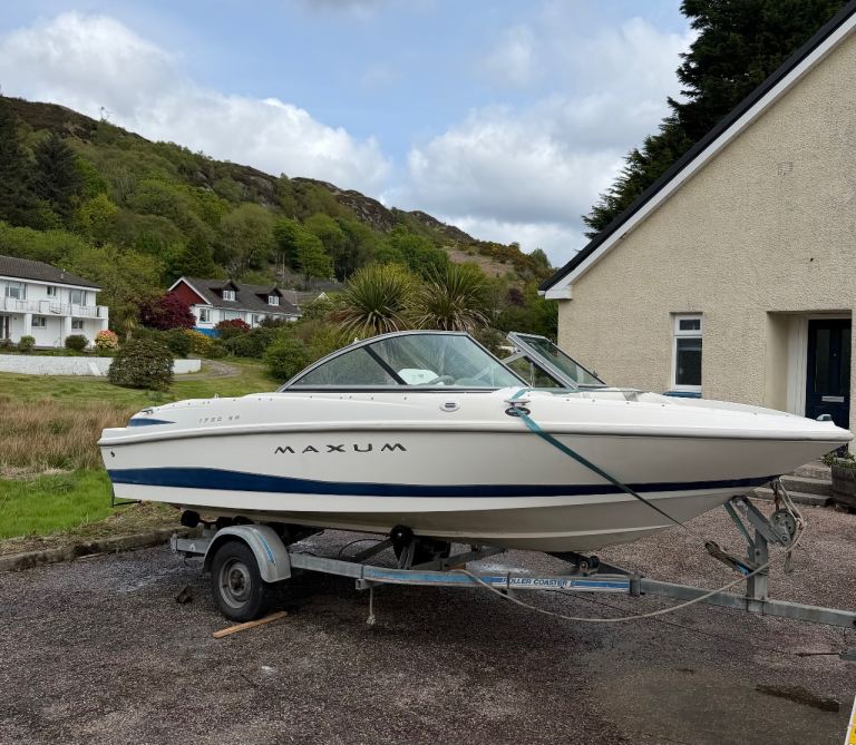 Maxum Bowrider Speedboat