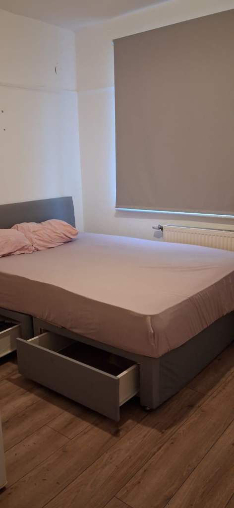 double bed house share