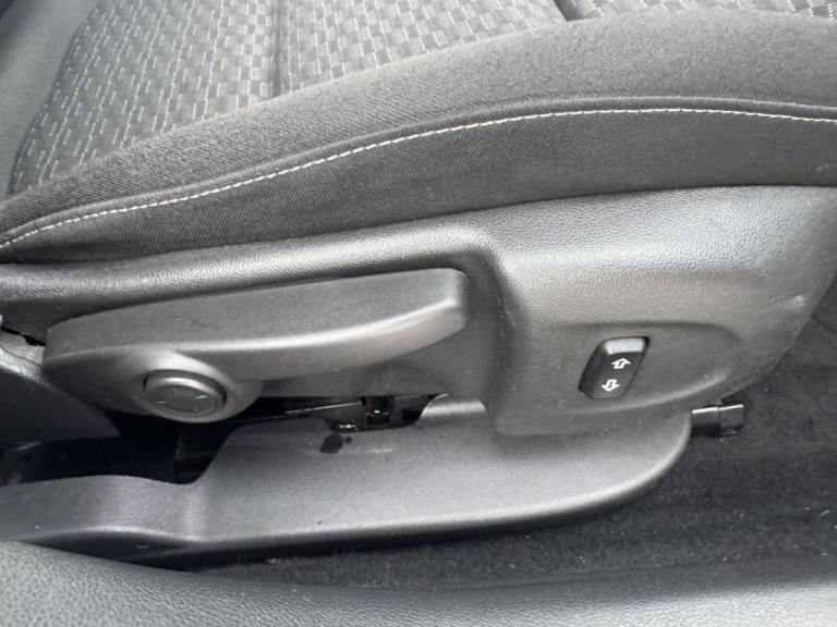 2017 Vauxhall Astra 1.0i Turbo ecoFLEX Design Sports Tourer 5dr Petrol Manual Euro 6 (s/s) (105 E...