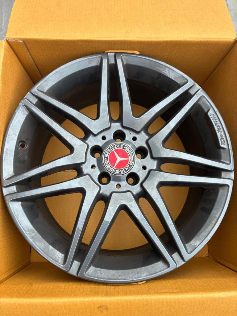 4x genuine Mercedes amg alloy wheels. 19”, 1 is cracked but can be fixed 