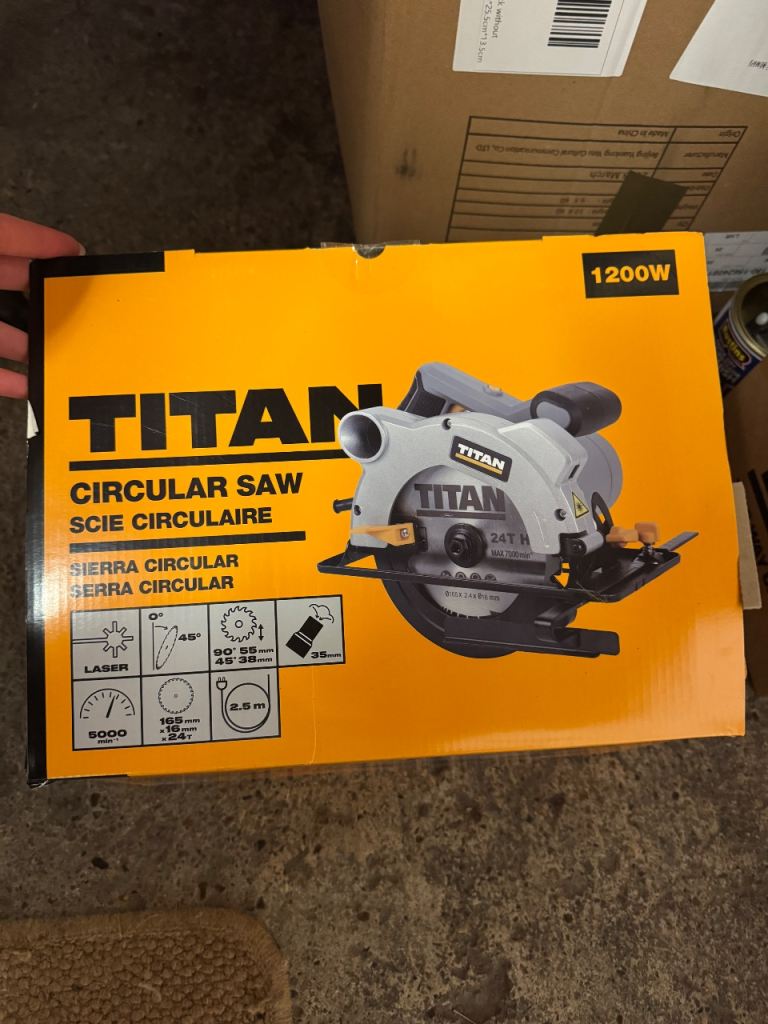  230VV x 1	Titan TTB874CSW 1200W 165mm Electric Circular Saw 240V	
