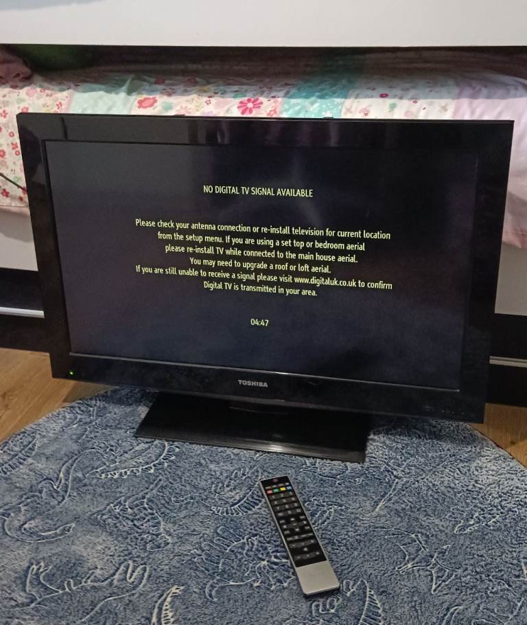 TOSHIBA 32" TV (Read description)