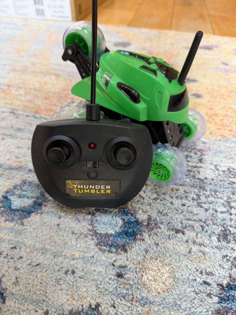 RC THUNDER TUMBLE SPINNING CAR GREEN £7