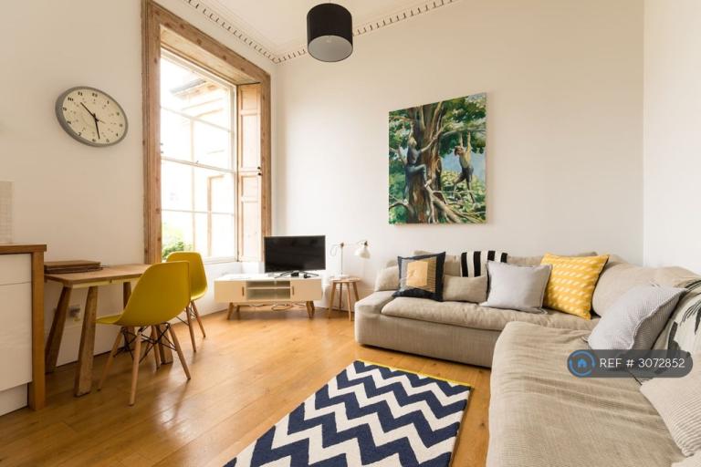 1 bedroom flat in Carlton Street, Cheltenham, GL52 (1 bed) (#3072852)