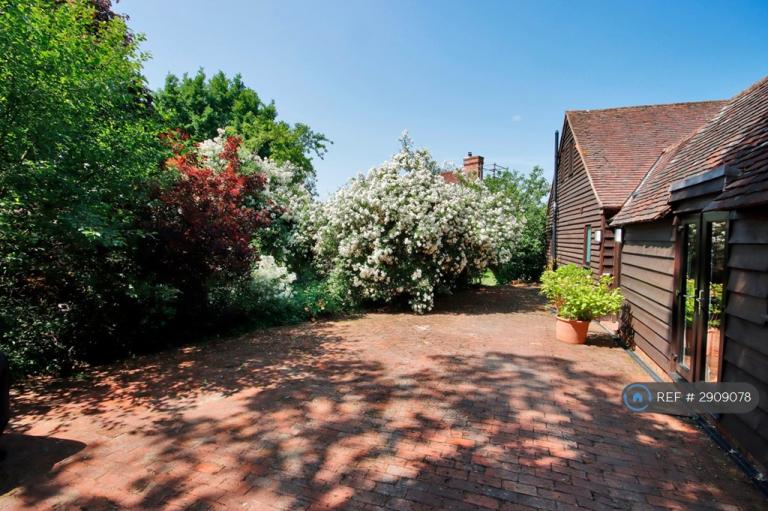 4 bedroom house in Keepers Barn, Chiddingstone, TN8 (4 bed) (#2909078)