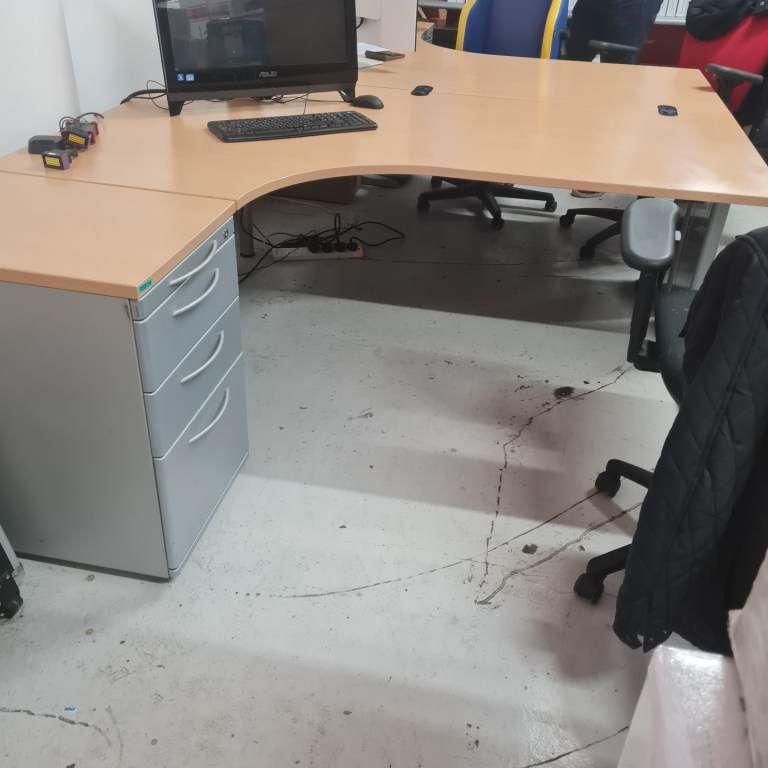 Beech managers corner office desks with 