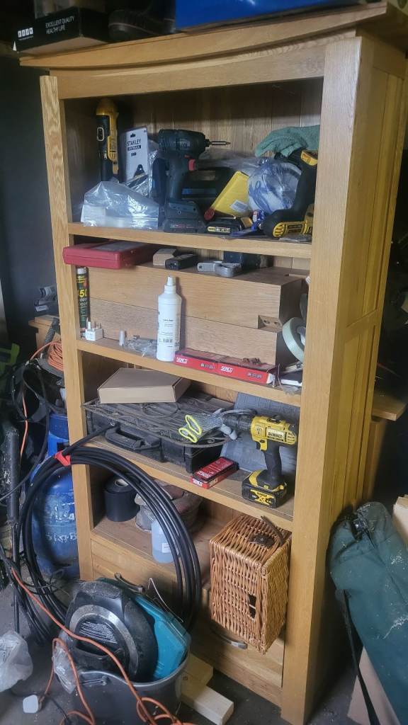 Various oakland furniture 