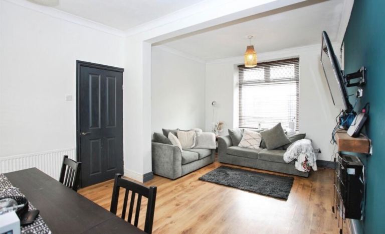 3 & 2 piece sofas for sale