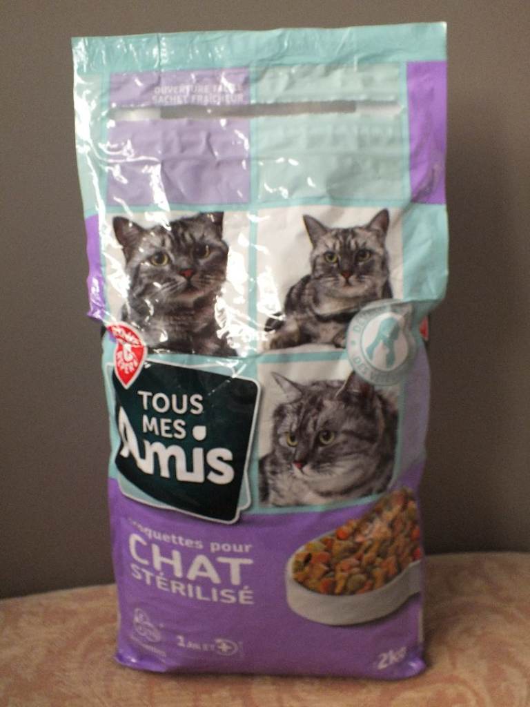 Biscuits for sterilised cats