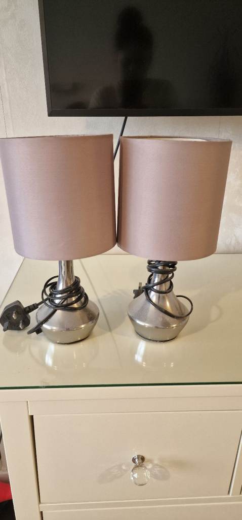 2 touchable table lamp 