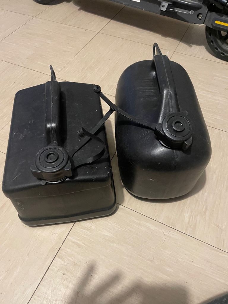 Petrol cans 5L