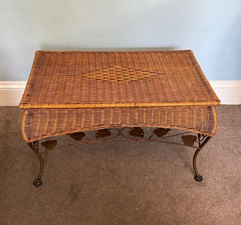 Vintage Wicker / Metal Leaf Design Coffee Table H17.5in/44cm W29.5in/75cm D18in/46cm   J249