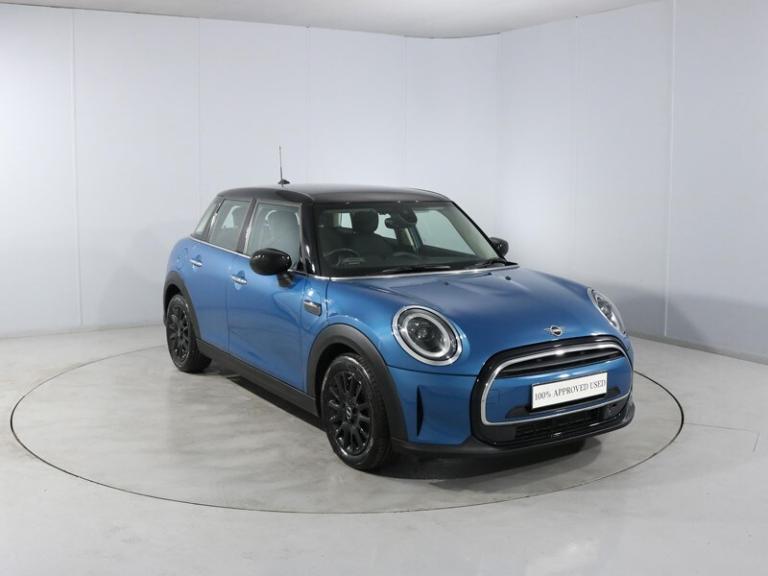 MINI HATCHBACK 1.5 Cooper Classic Premium 5dr