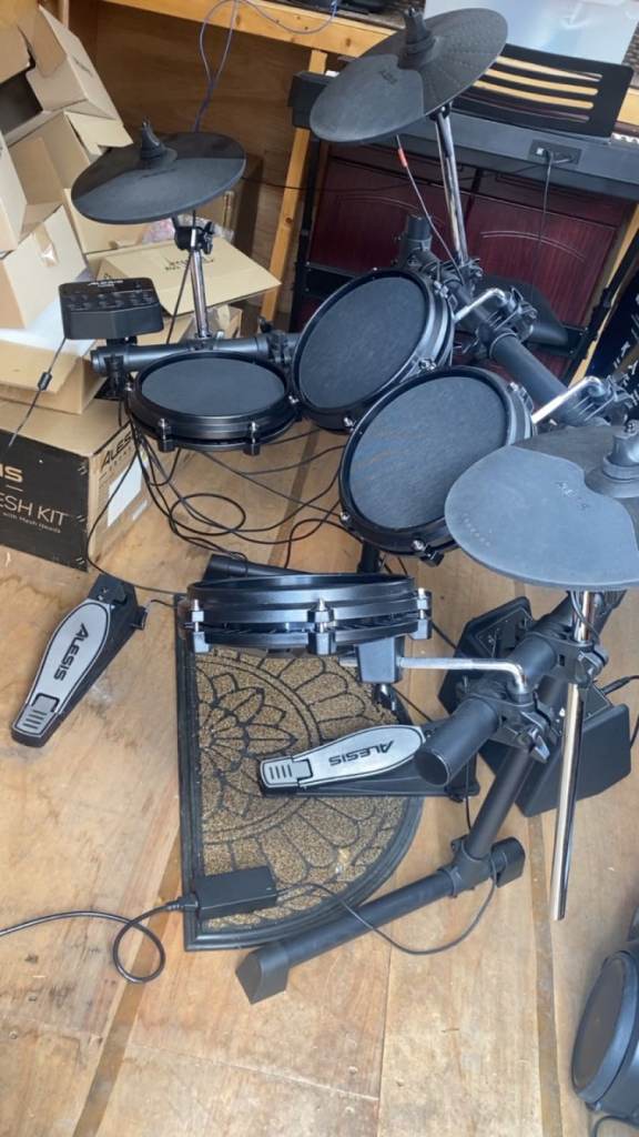 Alesis Mesh Kit Electronic Drum Set - Like New  Condition