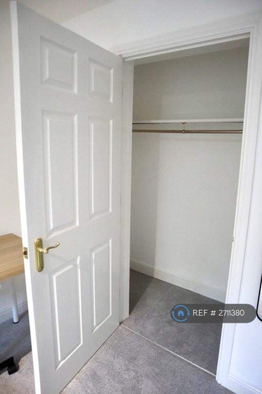 2 bedroom flat in Hadfield Close, Manchester, M14 (2 bed) (#2711380)