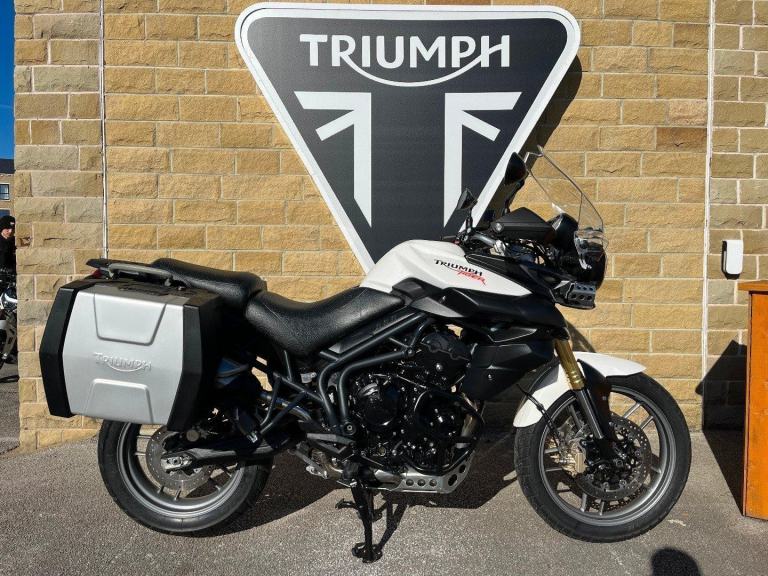 2012 TRIUMPH TIGER 800 - LOW MILEAGE Panniers Centre stand