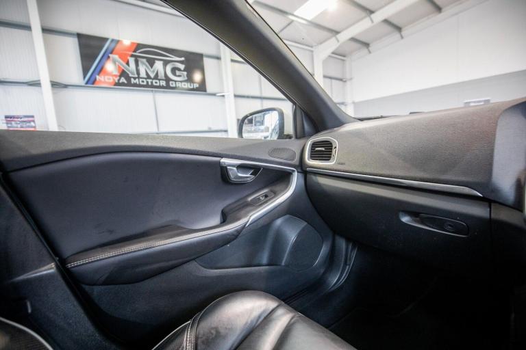 2019 Volvo V40 D2 [122] R DESIGN Edition 5dr Geartronic HATCHBACK DIESEL Automatic