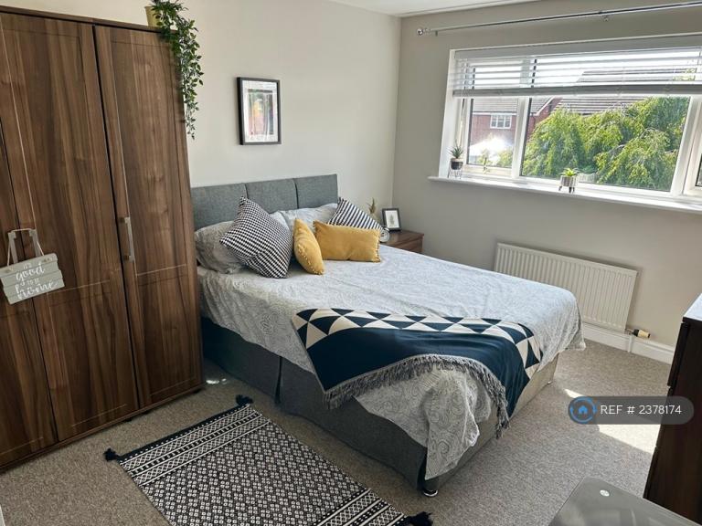 1 bedroom in Trinity Close, Crewe, CW2 (#2378174)