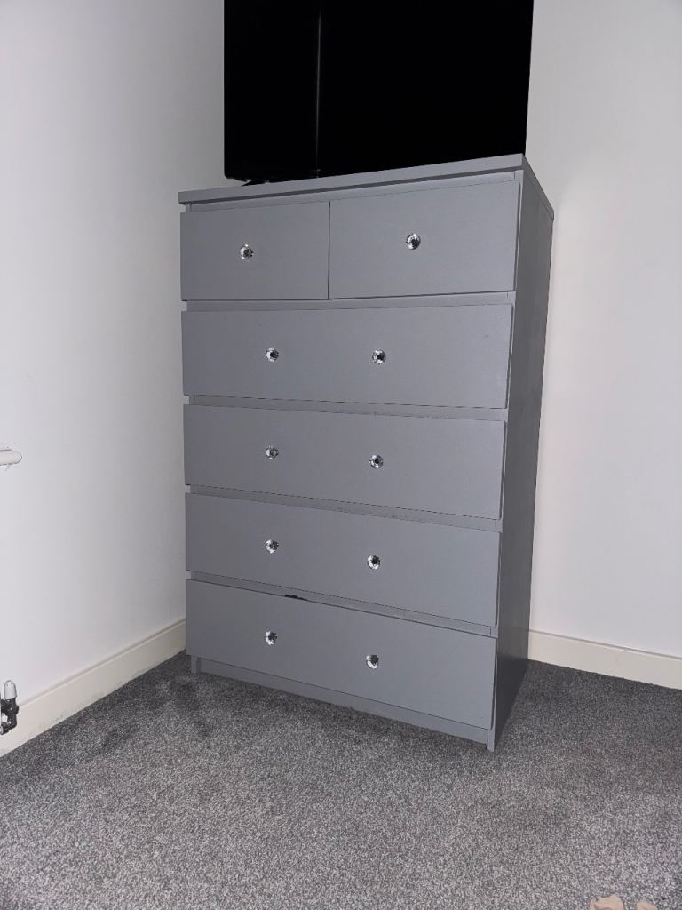 Chest of Drawers & Bedside Tables