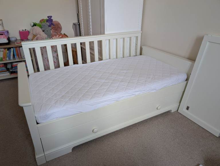 Mamas & Papas Oxford Luxury Cot Bed & Premium Mattress Set
