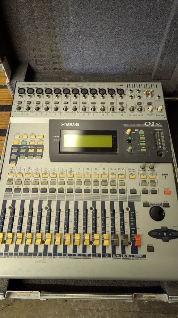 YAMAHA o1v digital mixing console 