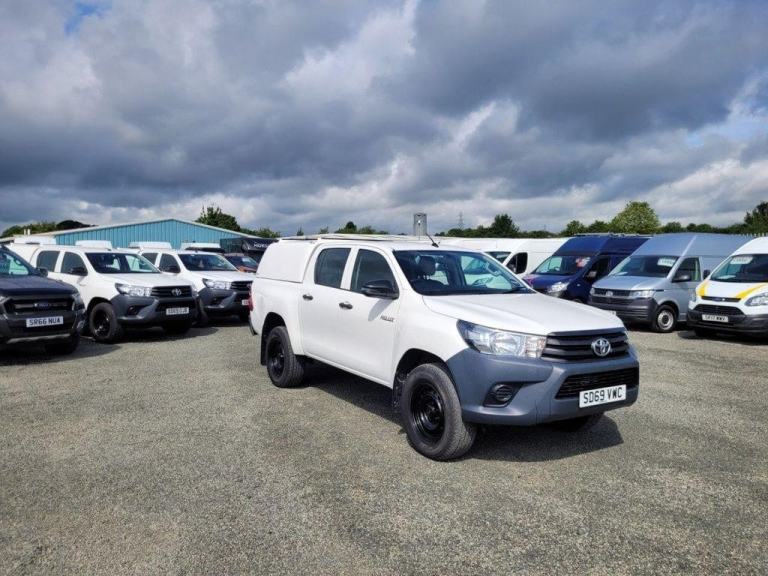 2019 ON 69 PLATE TOYOTA HILUX ACTIVE D-4D 4WD 2400CC 150BHP DOUBLE CAB ULEZ